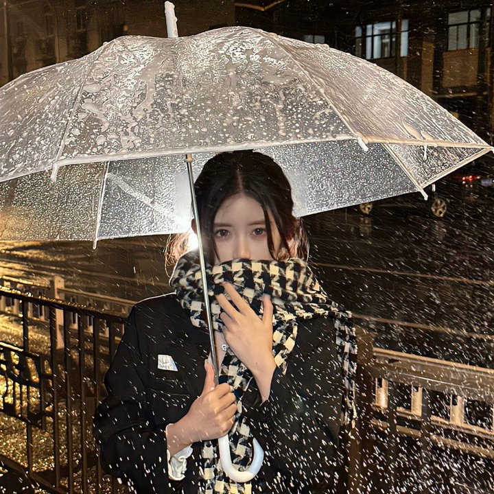 泳池里的女人
